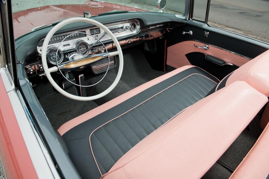 Интерьер Pontiac Star Chief Convertible (2867DTX) 1957 года  (фото 3 из 33)